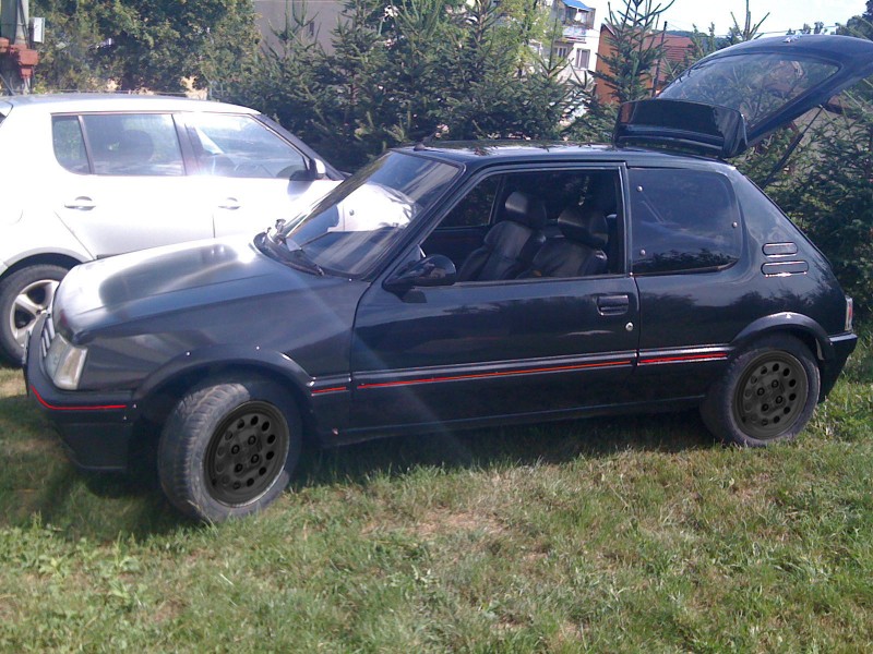 205gti speedline čierne.jpg