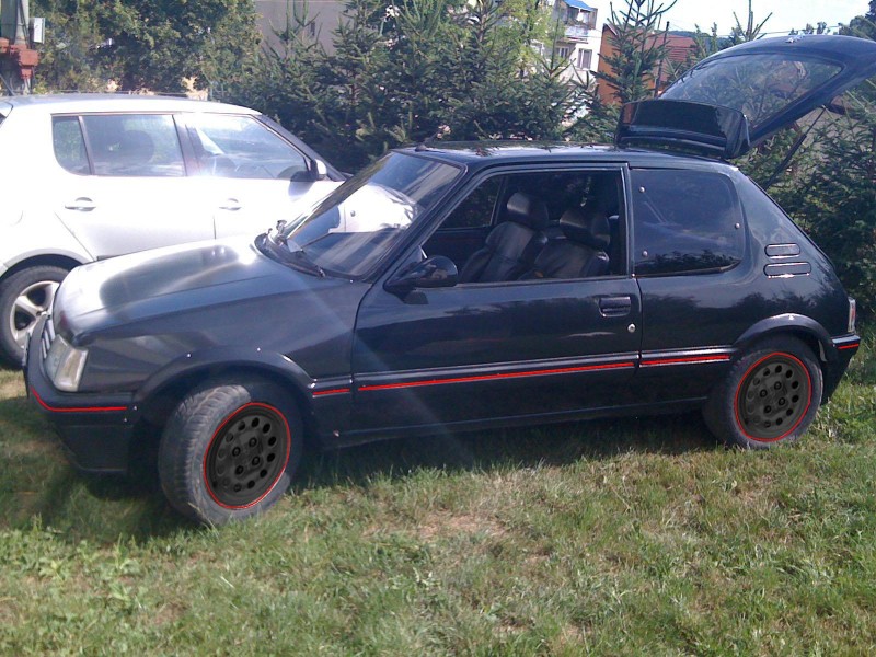 205gti speedline čierne pasik.JPG