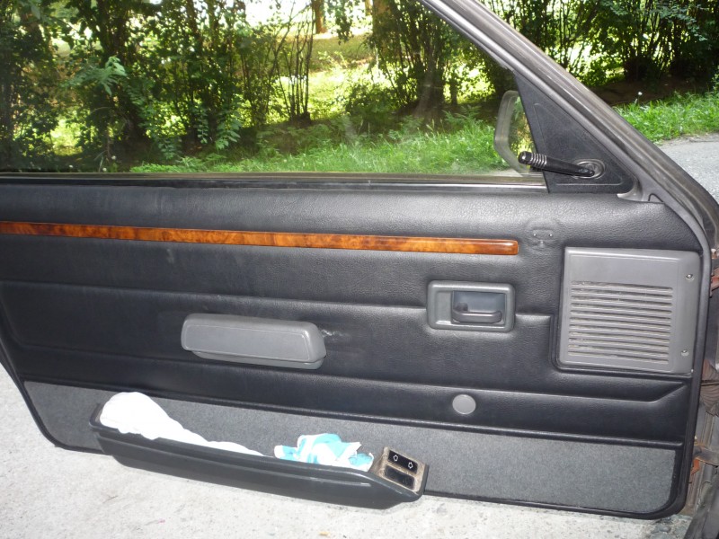 nové tapeci na dveřích