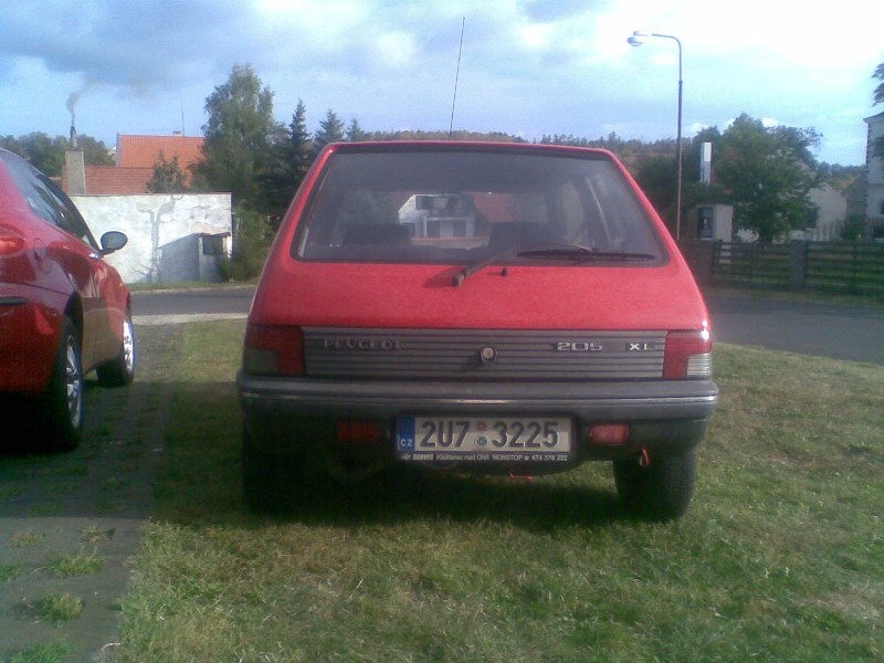 a ještě můj zadek. zatím nic moc. ale starám se o to, jako by to bylo moje vlastní :-P.