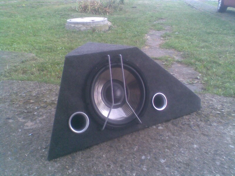 a tady už je moje nová, přesně děsně těsně dělaná na míru. za tu námahu to stalo. pasuje do auta jako ulitá