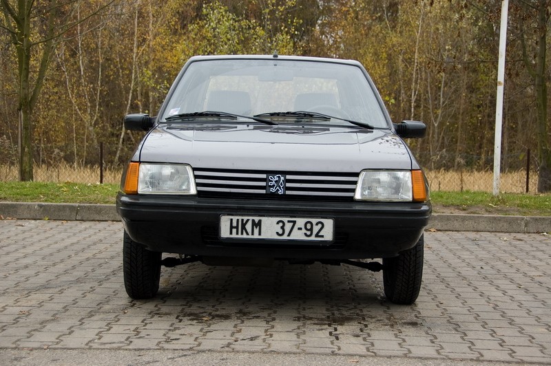 Peugeot 205_002.jpg