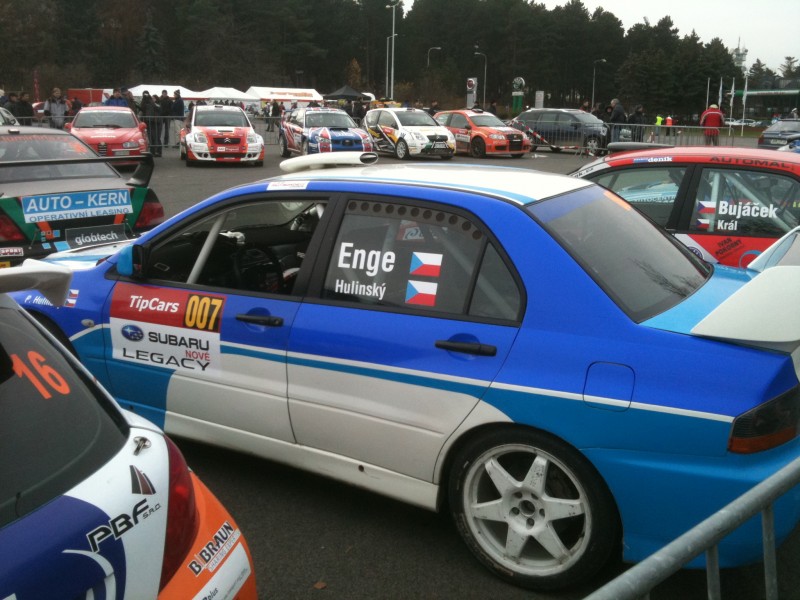 Tomáš Enge na plynový pohon.