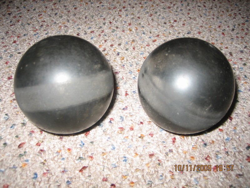 Gumové koule třeba na silentbloky nebo tak...