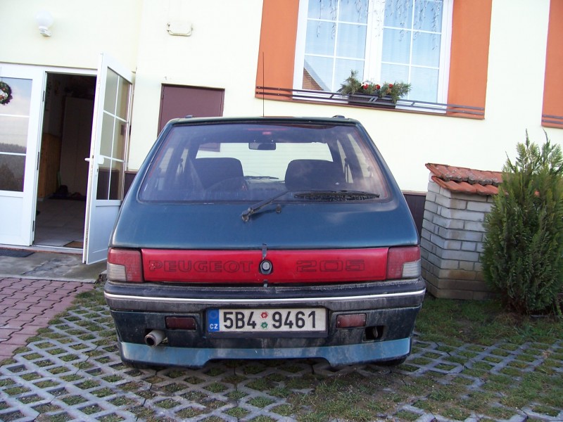 odrazka ala Peugeot 205 <br />P.S. kde jsem jenom videl stejny auto :) :-D