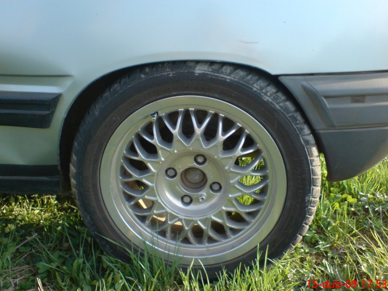 Když se to zatížilo tak si to sedlo ještě víc než je na fotce, takže si každý domyslý jak to asi dřelo....