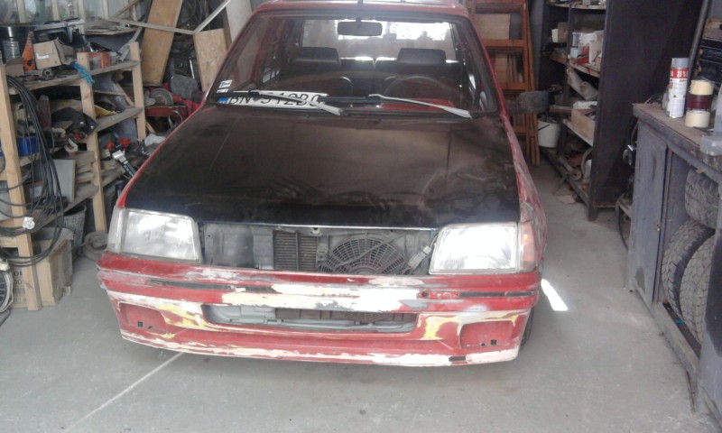 nedokončeny predny naraznik aale us sa nanom pracuje