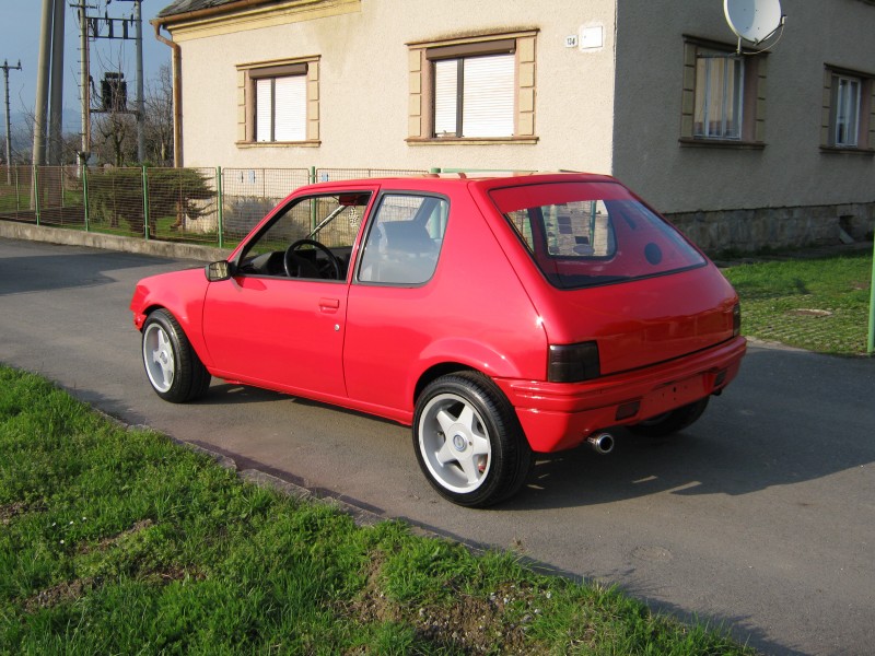 Peugeot 205 1,9 GTI 003.jpg