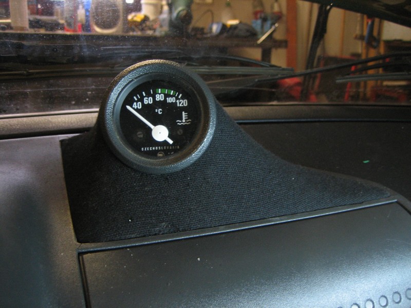 tahání kabelů vynechám a rovnou skočím na závěr:)....budík samozřejmě pak dostane jiný podklad.