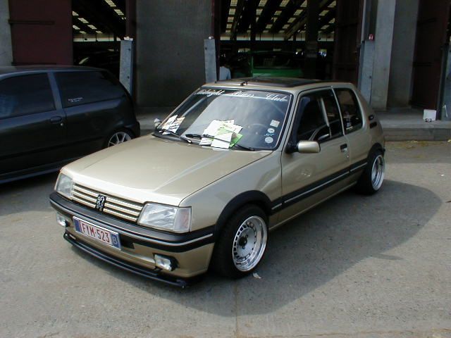 peugeot205club%20tun006.jpg