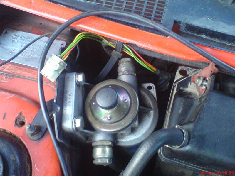 Co je to za kabely za filtrem ?