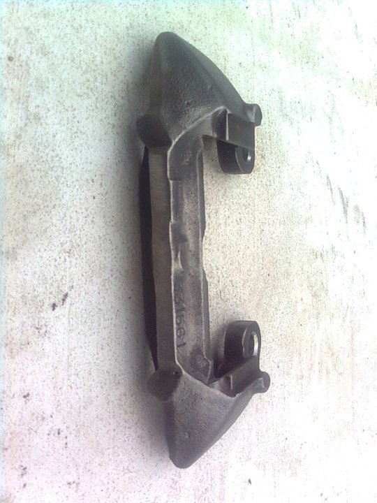 Takhle jsem  očistil kotoučkem s ocelovými drátky na brusce  i přední třmen jen nemám foto ... ;-)