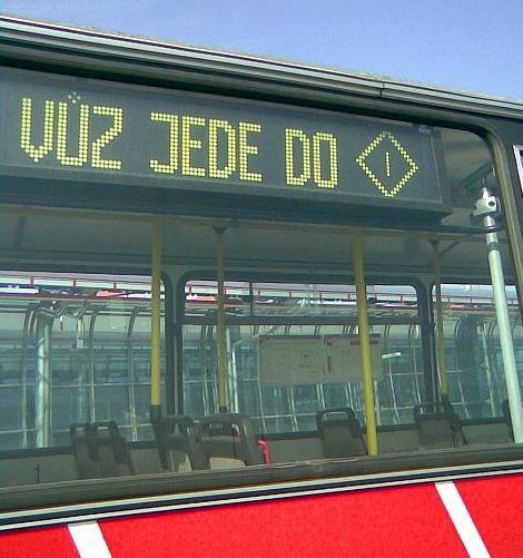 Bus_jede_jinam.JPG