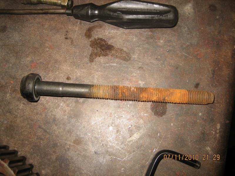 Jeden šroub co jsem vyndal,vypadal asi nějak takto :/