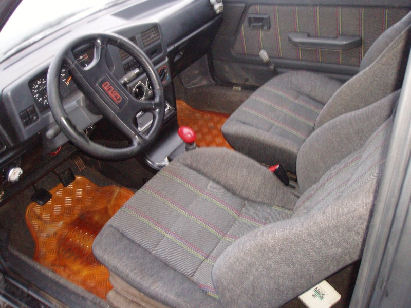 tedka momentalne je tam interier z Sx puvodne to byl Grafic