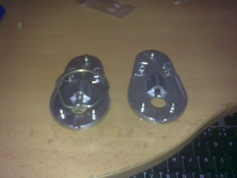 a dnes se budou namontovavat zamky na kapotu vecer bude fotoo