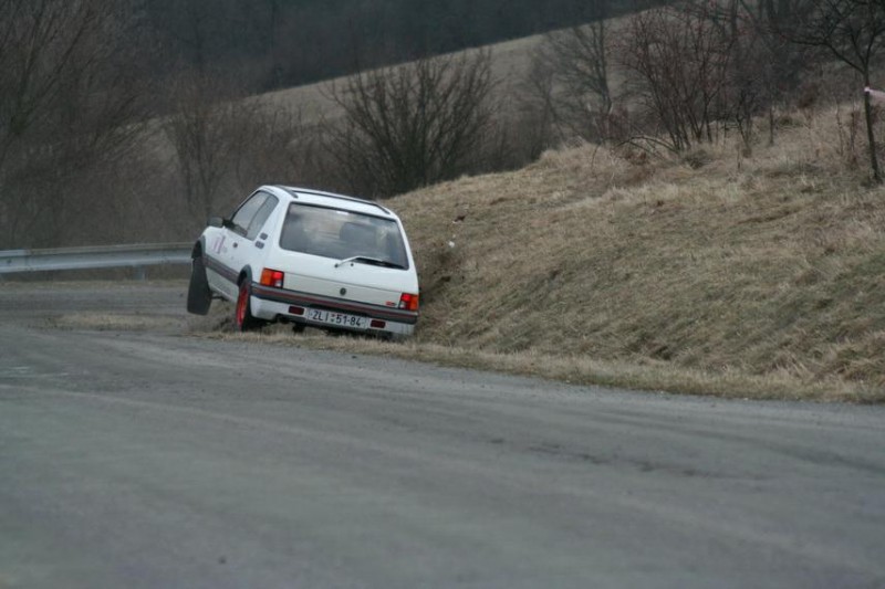 1. Rallyslalom V. Ořechov 2010 V. crash.jpg
