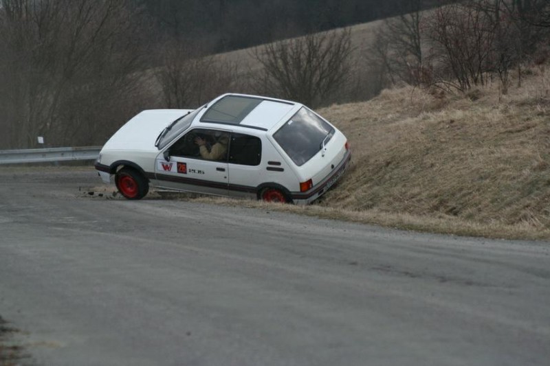 1. Rallyslalom V. Ořechov 2010 VIII. crash.jpg