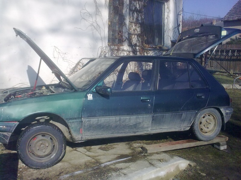 JE TO SPINAVY JAKO PRASEA LOUPE SE MI BARVA NA BLATNIKU