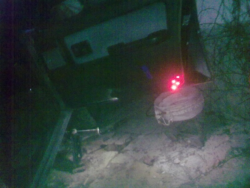 PODSVICENI DVERI A CERVENE UPOZORNUJICI DIODY