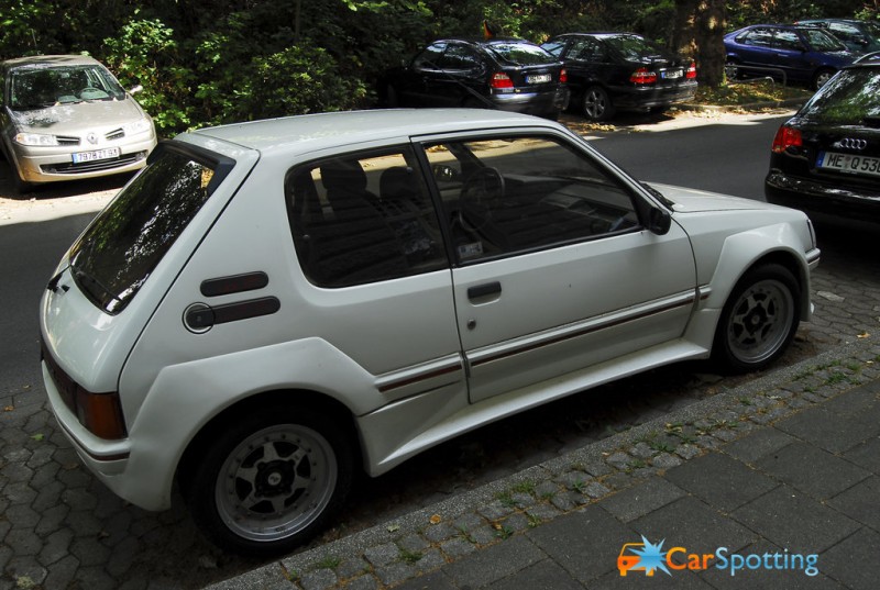 Peugeot-Peugeot-205-GTI_11446.jpg