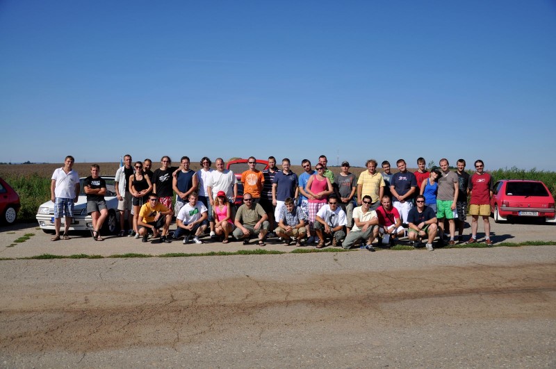 hromadná fotka z letiště