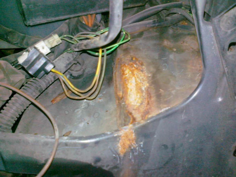 áááá díííra..to světlé je plastizol z druhé strany podběhu..