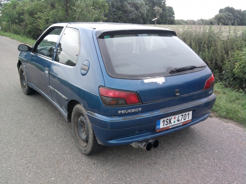 peugeot zadní část.jpg