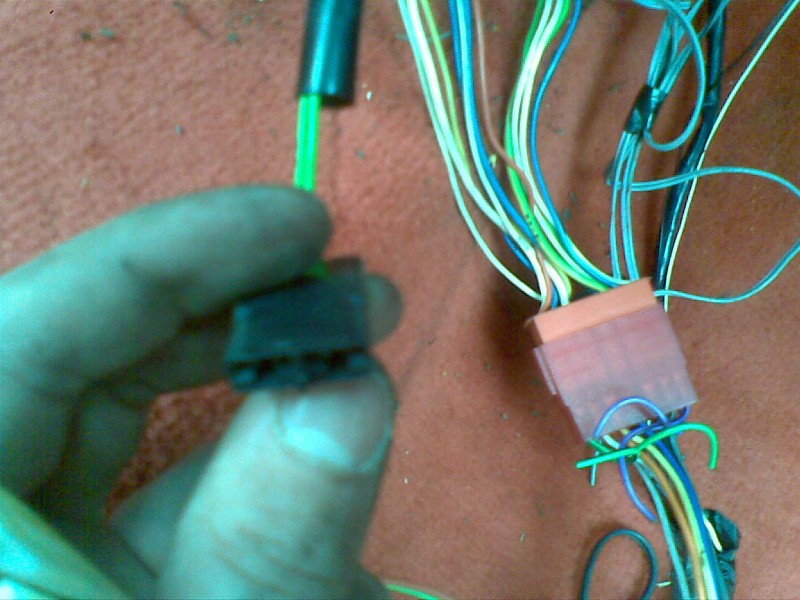 čierna koncovka 2 pin, zelena 6B, zelena 6R (za radiom)