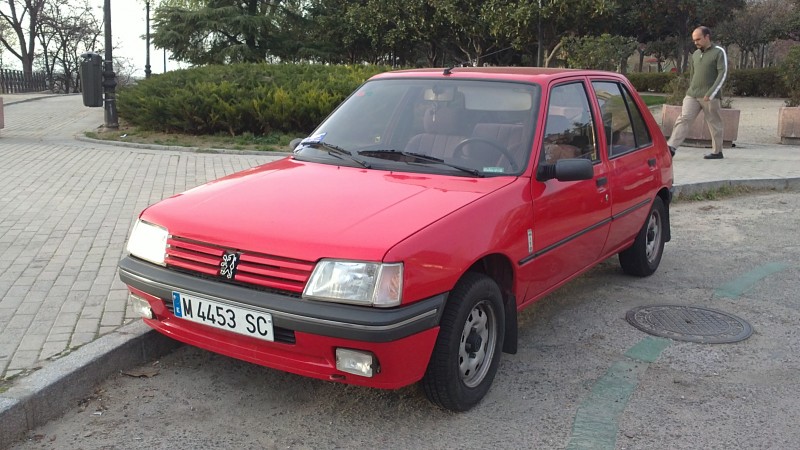 Tak toto je 205-ka ktoru som pred 5 dňami fotil v Španielsku.... mám ešte pár kusov tak to sem potom dám..