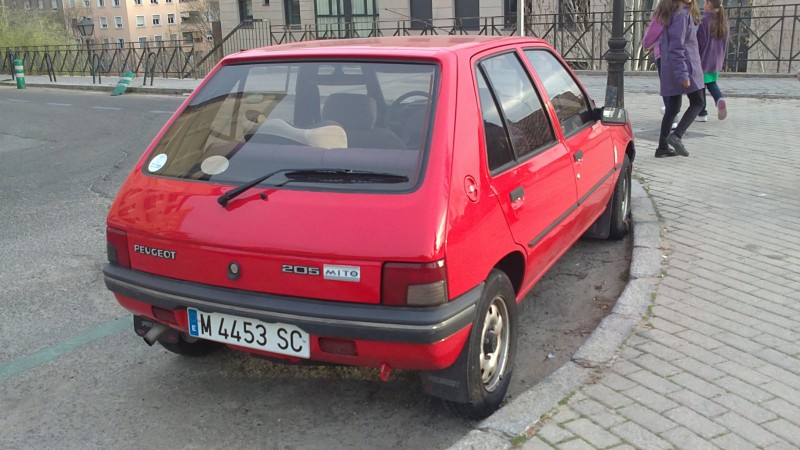 Tak toto je 205-ka ktoru som pred 5 dňami fotil v Španielsku.... mám ešte pár kusov tak to sem potom dám..