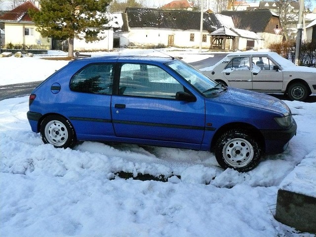 tieto + úprava bezpečnostná páska po obvode