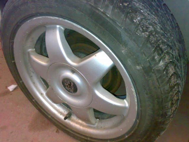 tohle je poté, co jsem si pro auto přišel, když stálo rok v garáži (je na nich nános prachu)