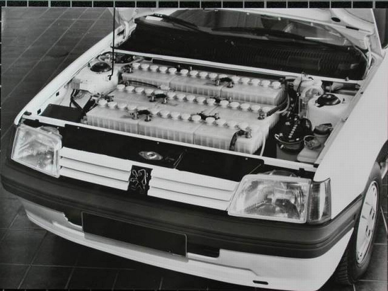 Peugeot_205_electrique_1984_04_800_600.jpg