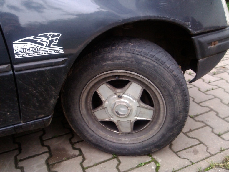 2000,- 4 kola obuta, gumy značka vyměnit :)