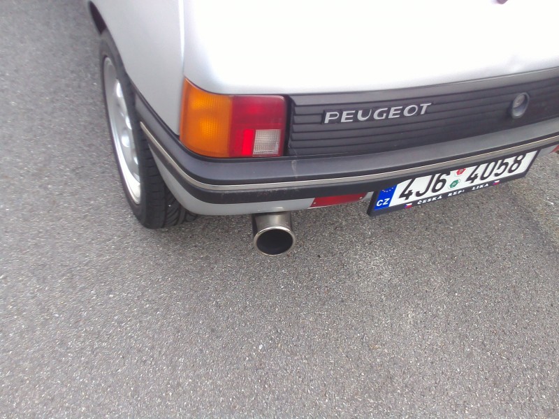 Decentní výfuk,žádný uřvanec ale brumla :D