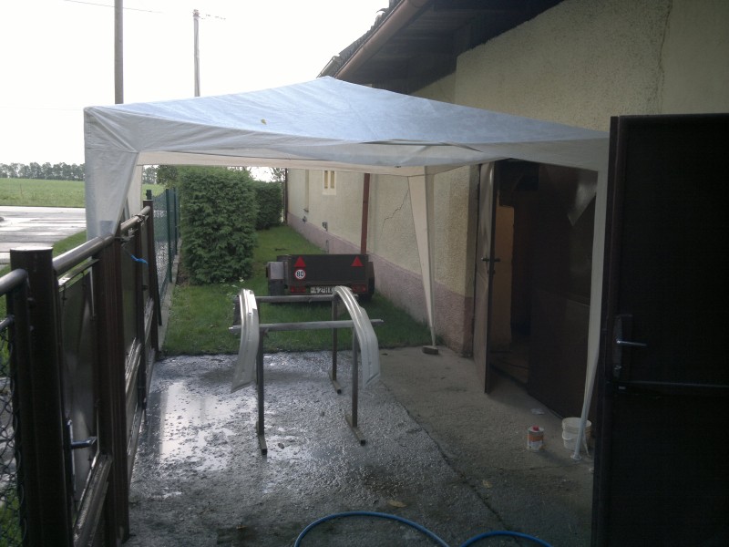 náš profi stříkací box včetně splavu i odsávání :D