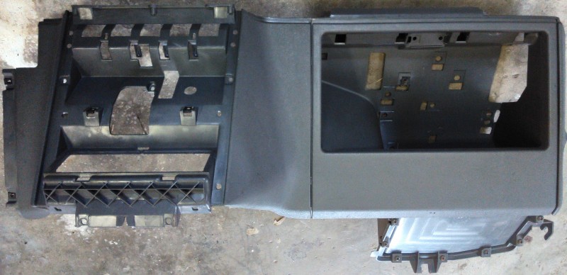 spodni dil cockpitu stred-pravy