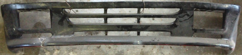 predni spoiler - laminat, poškozeny