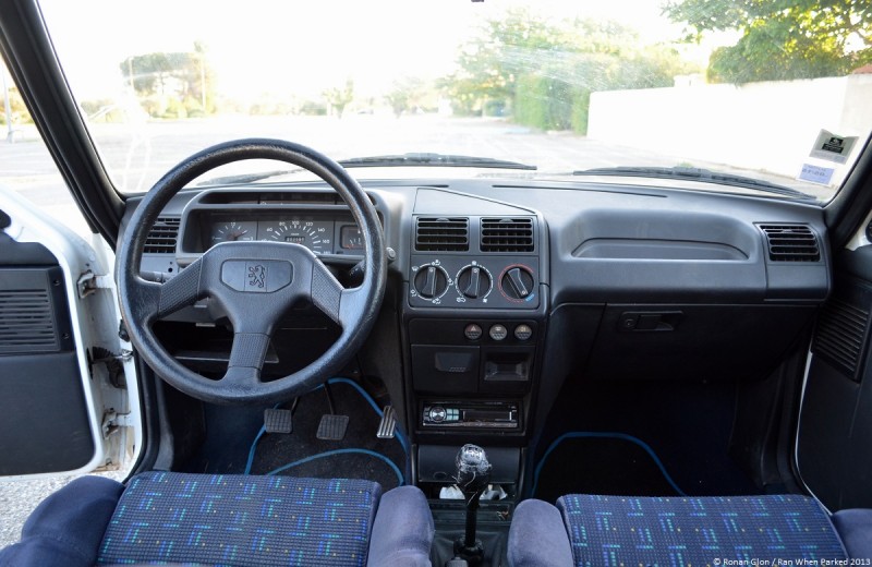 peugeot-205-interior-4.jpg