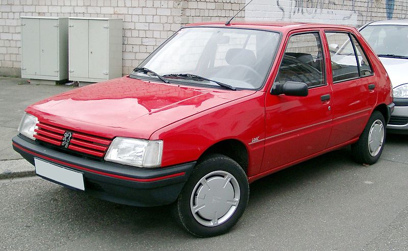 800px-Peugeot_205_front_20080121.jpg
