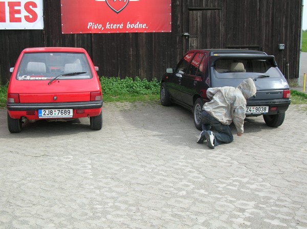 No trosku tam nedrzel vyfuk. :-D