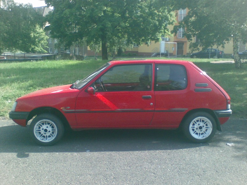 peugeot 205 (1).jpg