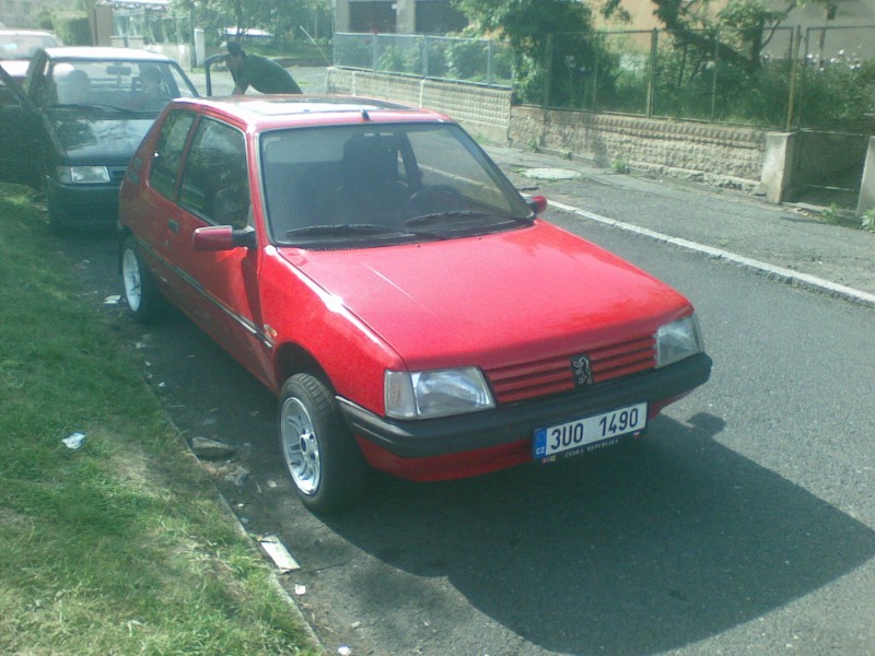 peugeot 205 (2).jpg