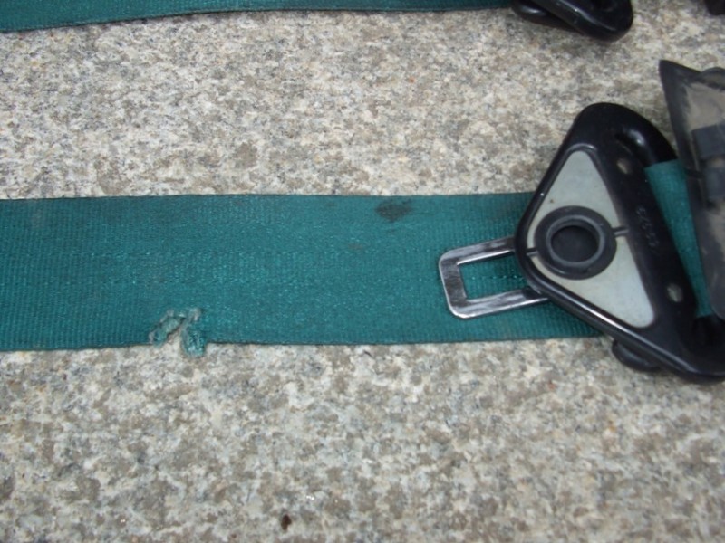 jediná malá vadička, ale myslím že půjde v pohodě zašít někým šikovným